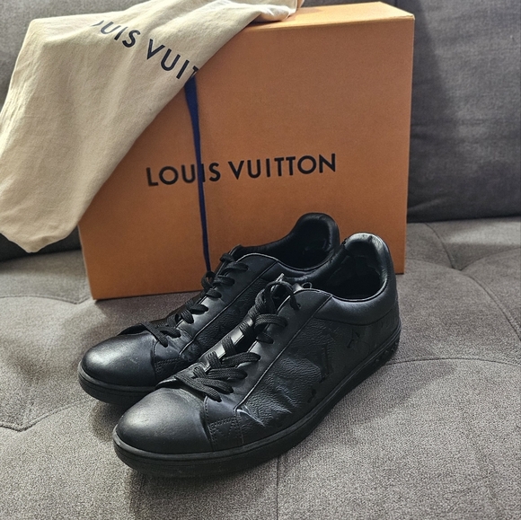 authentic Louis Vuitton shoes - Picture 3 of 9